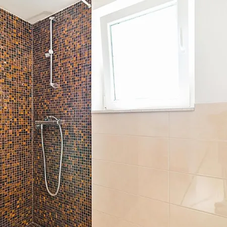 Awesome Apartment In Okrug Gornji With Wifi Apartment