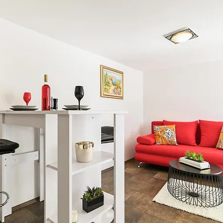 Amazing Apartment In Okrug Gornji * Trogir