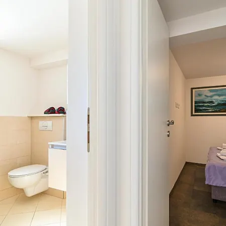 Apartment Awesome Apartment In Okrug Gornji With Wifi Trogir