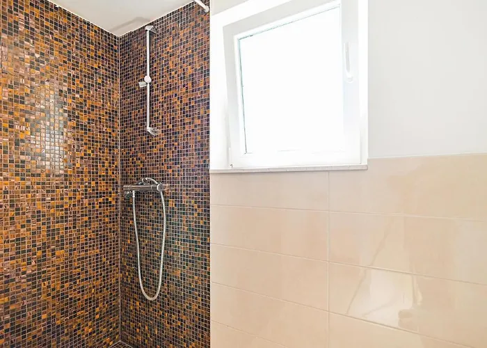 Amazing Apartment In Okrug Gornji Apartman