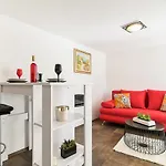Awesome Apartment In Okrug Gornji With Wifi * Trogir