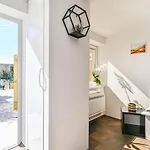 Apartment Awesome Apartment In Okrug Gornji With Wifi *