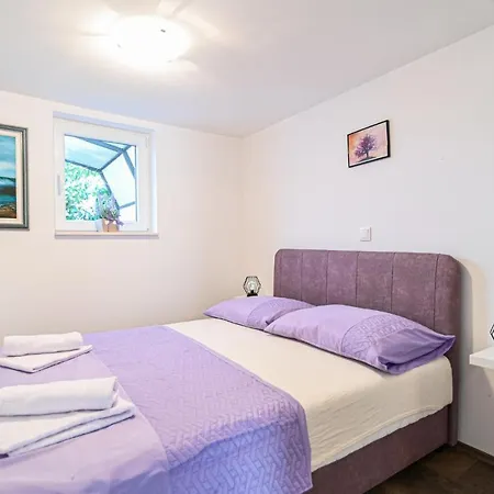 Amazing Apartment In Okrug Gornji Apartment Trogir