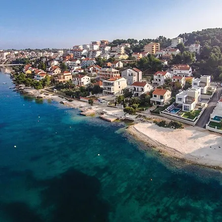 Awesome Apartment In Okrug Gornji With Wifi *