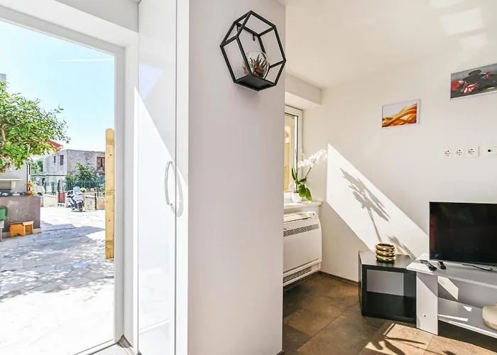Appartement Amazing Apartment In Okrug Gornji *