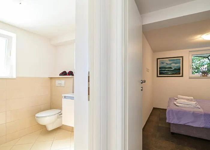 Appartement Amazing Apartment In Okrug Gornji Trogir