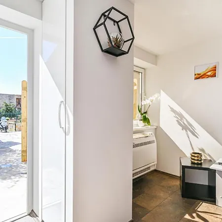 Apartament Awesome Apartment In Okrug Gornji With Wifi *