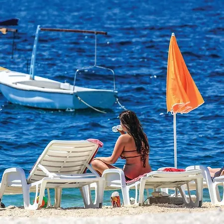 Amazing Apartment In Okrug Gornji *